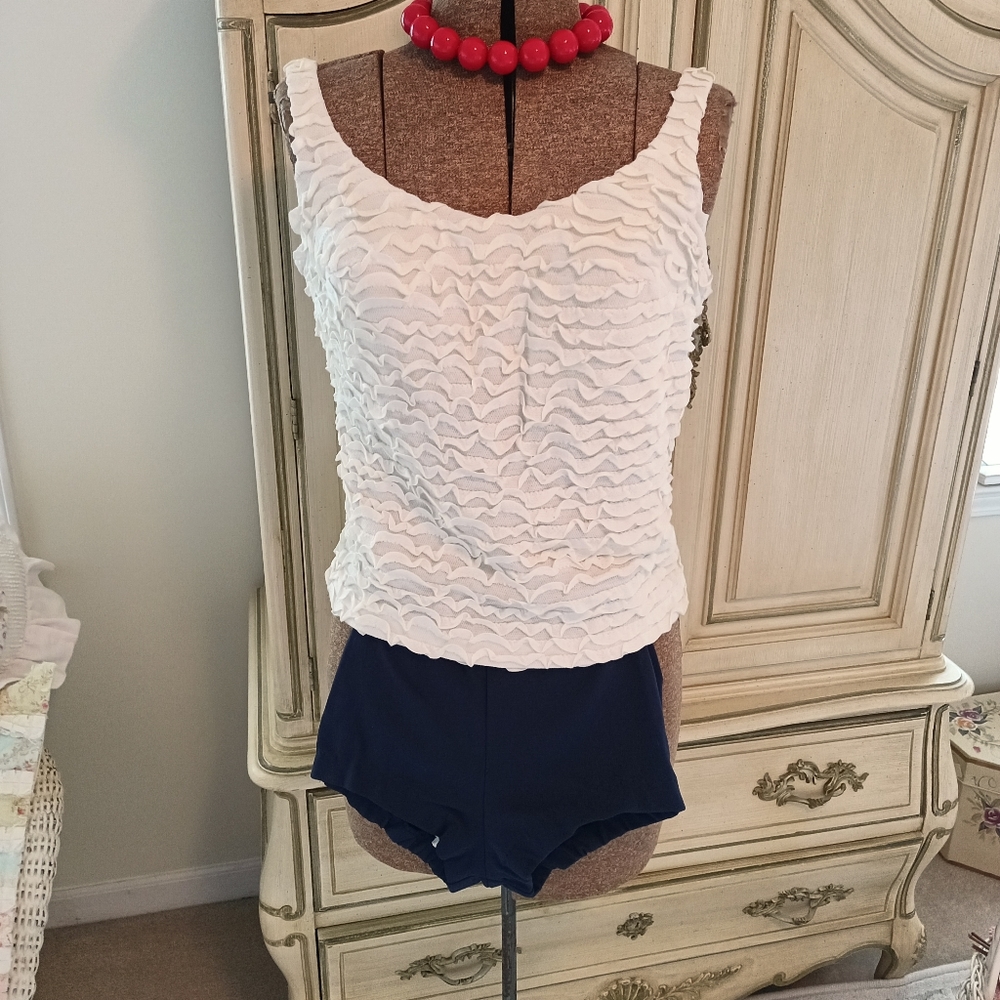 NOS ADORABLE " ELISABETH STEWART SWIMWEAR" RUFFLE! - Picture 4 of 16
